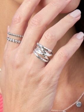 SILPADA “wrapped up” multi strand sterling silver ring
925
Size 7
